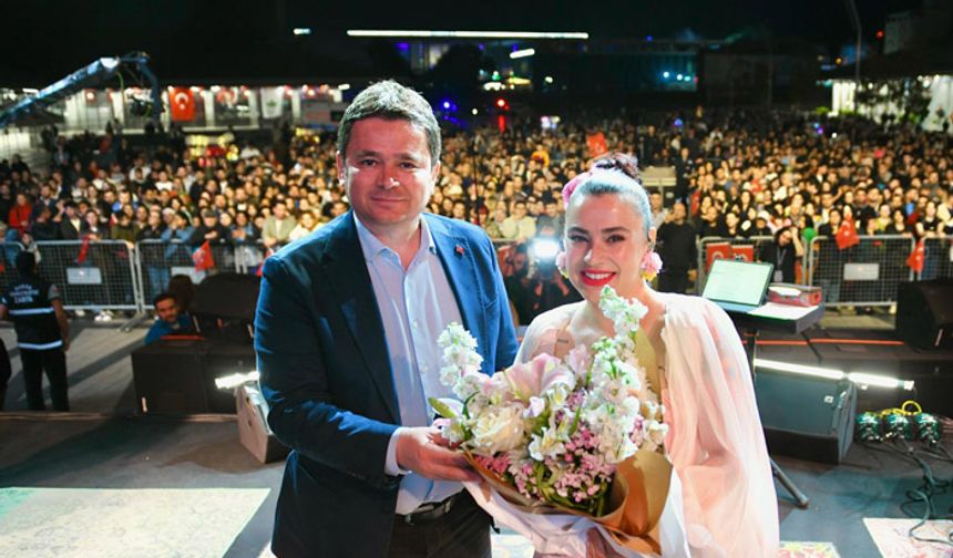 Osmangazililer Ceylan Ertem'le coştu