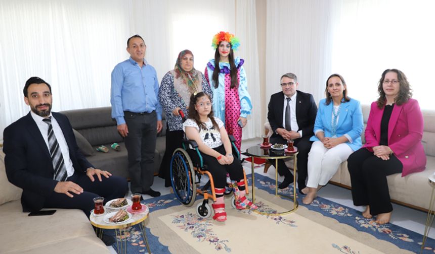 Engelleri aştılar, çocukları gülümsettiler
