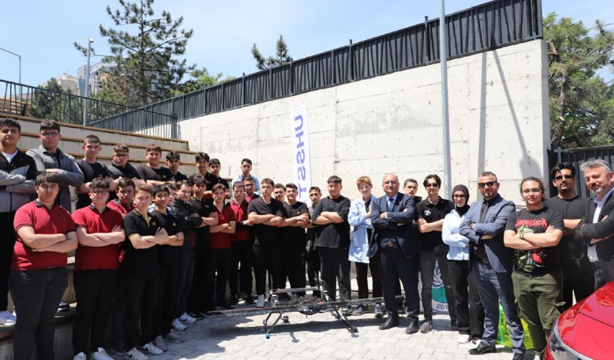 Gençlere meslek kapısı açıyorlar