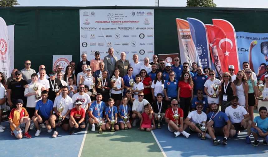Pickleball'ın ilk şampiyonları Bursa'da kürsüye çıktı
