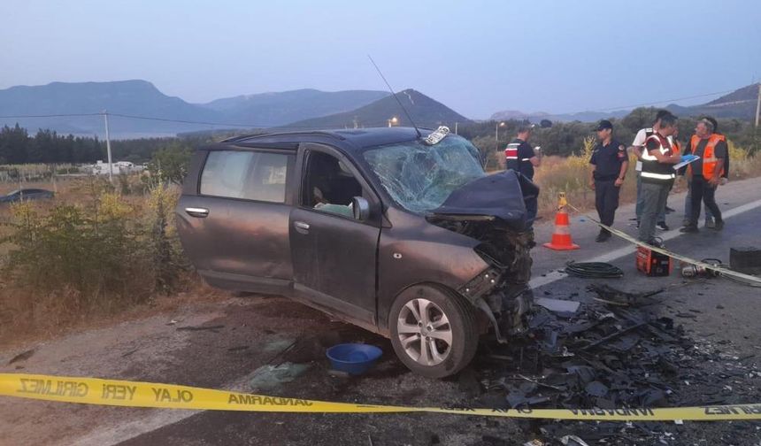Feci kaza, araçlar hurdaya döndü: 5 kişi can verdi