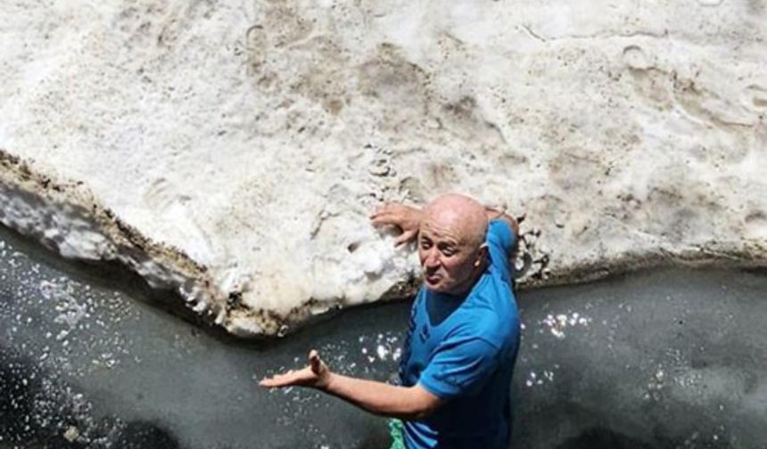 Uludağ'da buzlu gölde yüzdüler