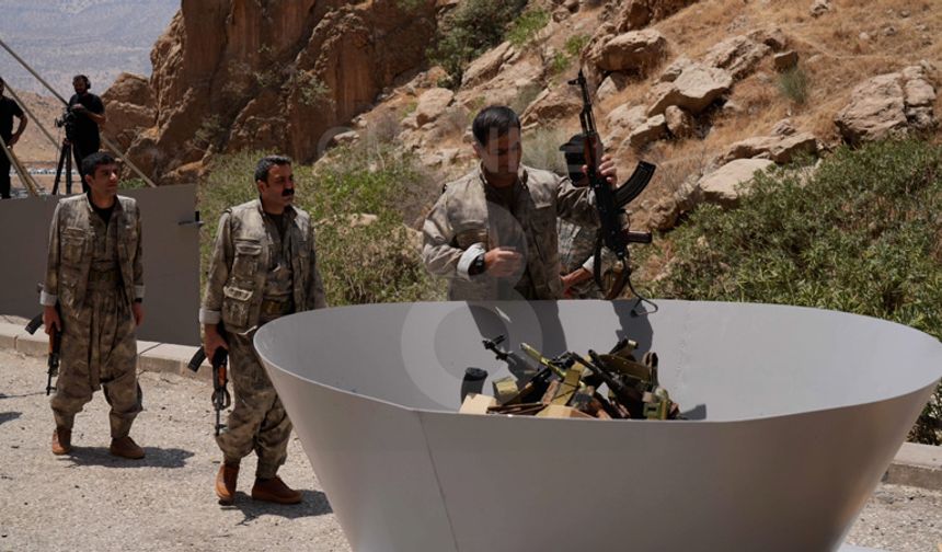 PKK silah bıraktı, Süleymaniye'de tarihi görüntüler