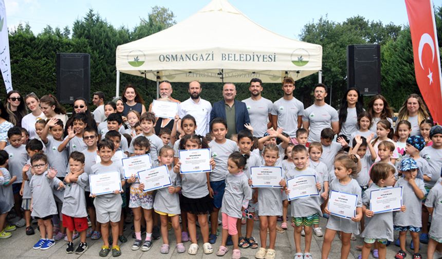 Osmangazi’de çocuklar tatilde yüzmeyi öğrendi