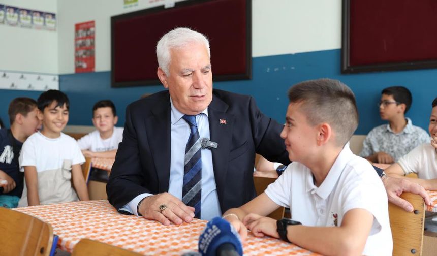 Büyükşehir'den çocuklara kırtasiye desteği