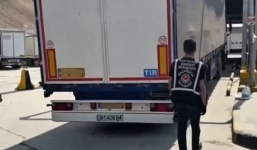 Tırın gizli bölmesinden bakın ne çıktı?
