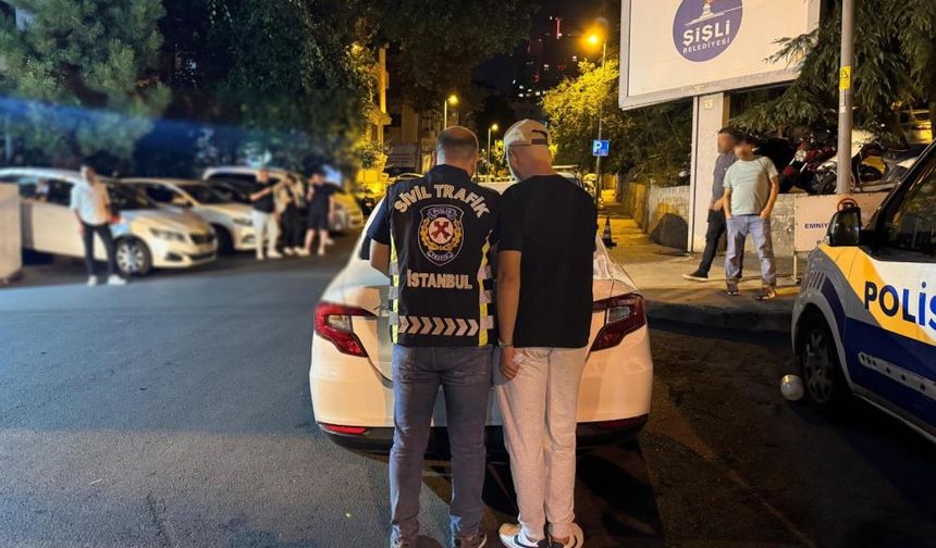 Asker uğurlaması yapan magandalar trafiği felç etti