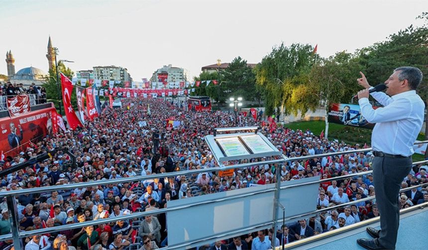 Özgür Özel'den AK Parti'ye sert sözler