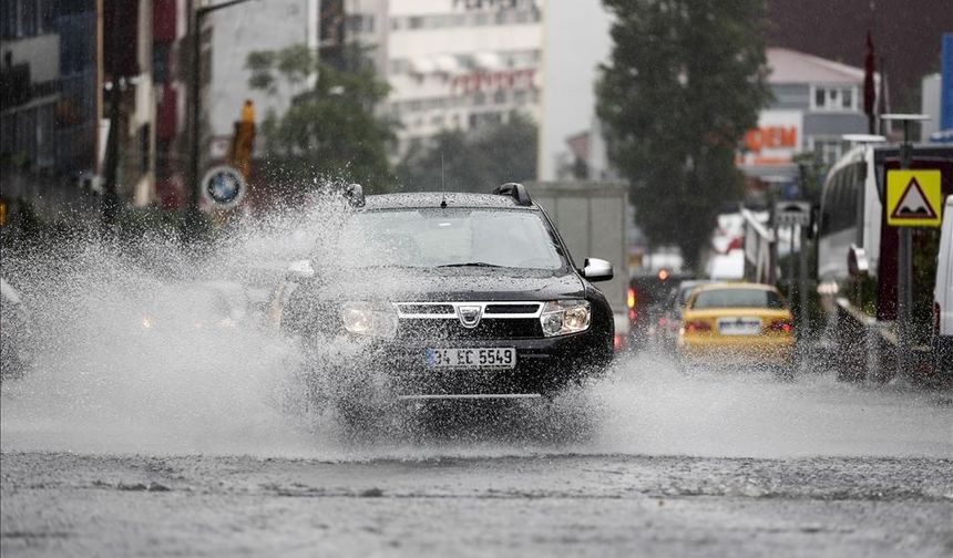 İstanbul'da yağmur  etkili oluyor