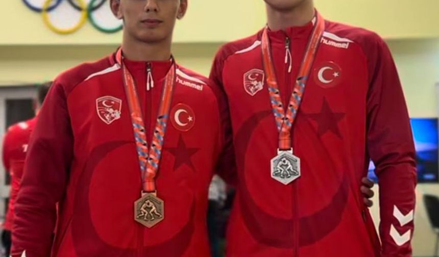 Güreşçiler Bursa'ya madalya ile döndü