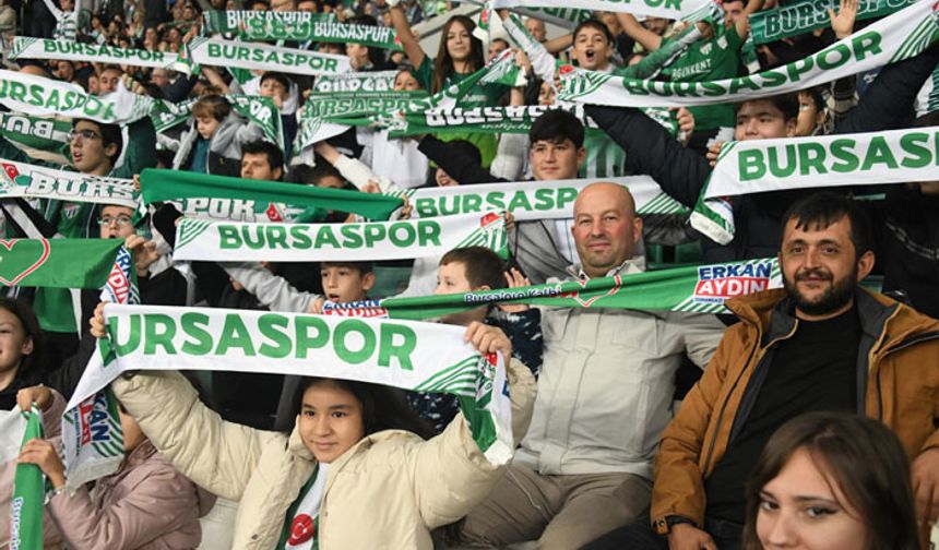 Bursasporlu yeni nesiller, tribünde