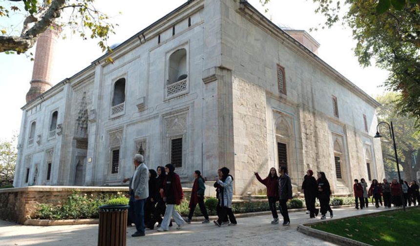 Gençler, ecdadın  eserlerine hayran kaldı