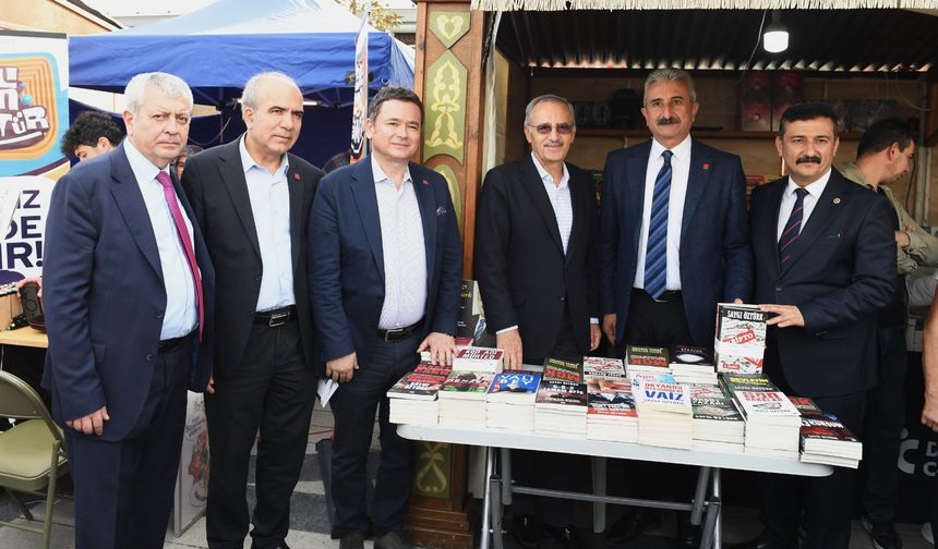 Yazarlar ve gazeteciler  Osmangazi Meydanı'nda buluştu