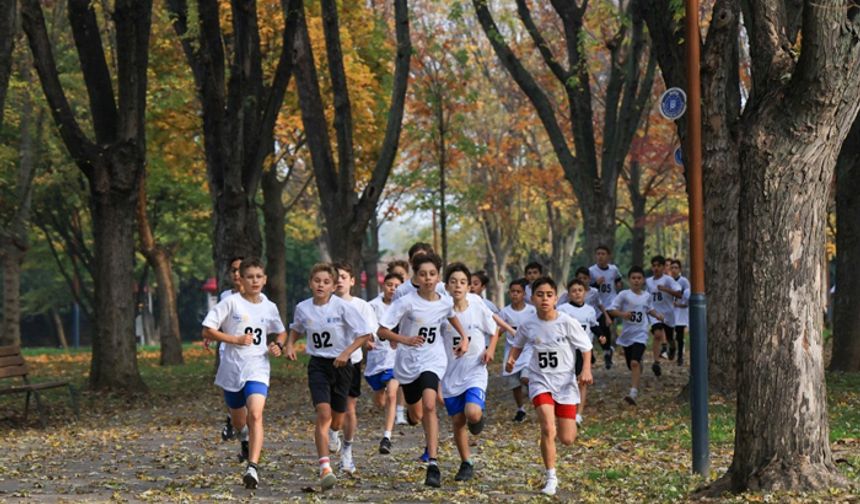 Çocuklar Bursa'da  'Başöğretmen' için koştu