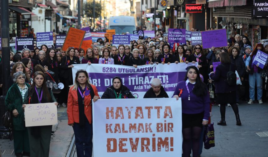 Kadınlar şiddetsiz dünya için yürüdü