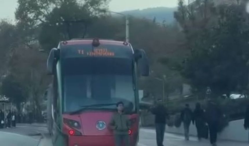 Bursa'da çocukların tramvay sevdası bitmiyor!