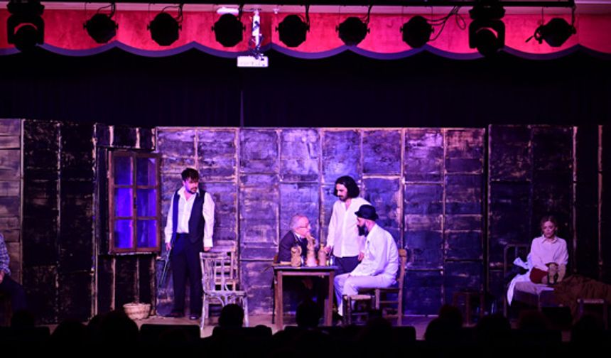 'Duvarların ötesi' tiyatro severlerle buluştu