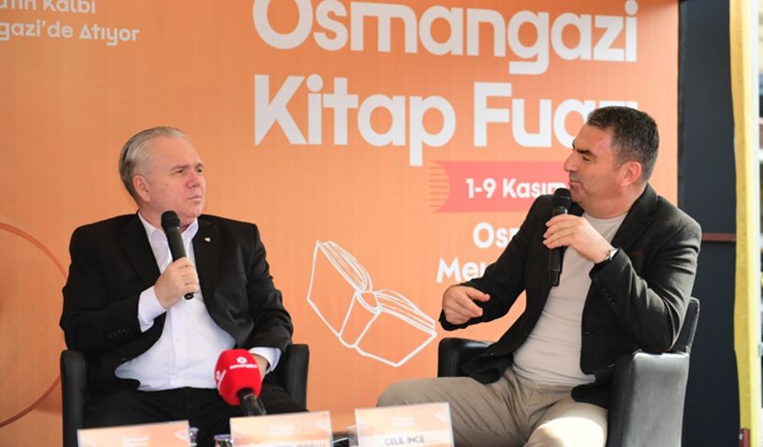 Bursa'daki kitap fuarında gazeteciler okurlarla buluştu