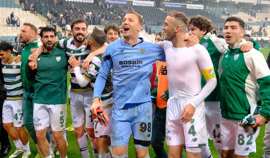 Bursaspor'un kalesinde güven veriyor, taraftarı ateşliyor